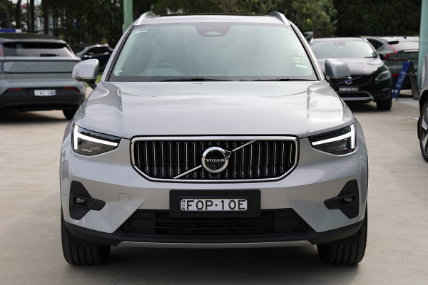 2024 MY25 Volvo XC40 XZ Ultra B4 Bright SUV Image 3