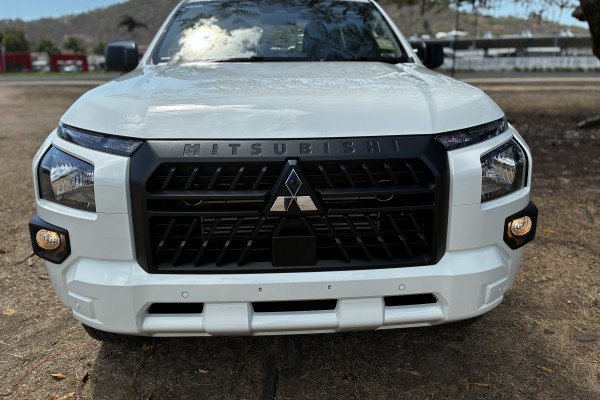 2026 Mitsubishi Triton MV  GLX Cab Chassis Image 2