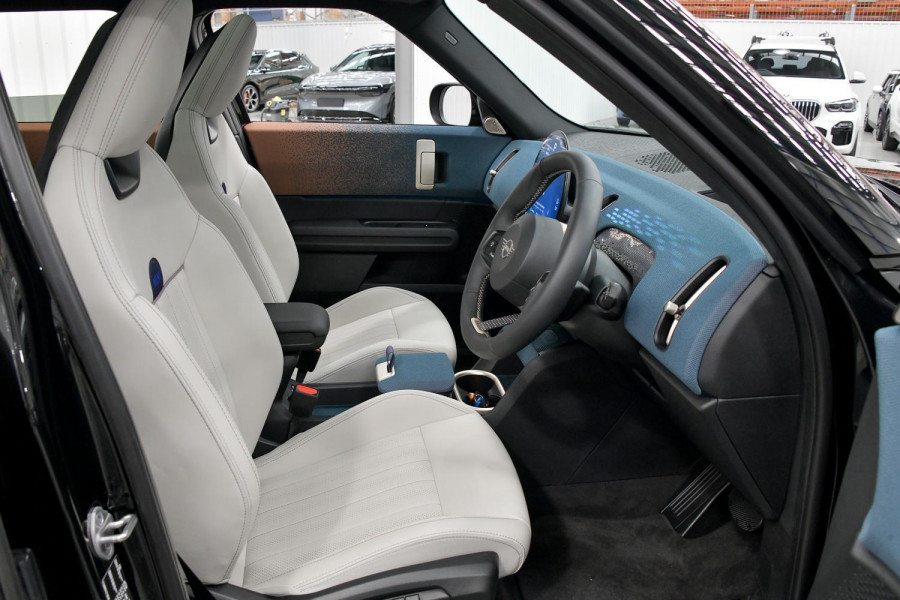 2024 MY25 MINI Countryman U25 SE Favoured SUV