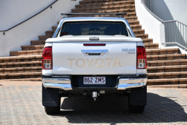 2017 Toyota HiLux GUN126R SR5 Dual cab Image 4