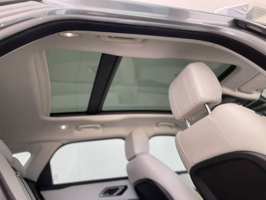 2017 MY18 Land Rover Range Rover Velar L560 D300 SE SUV Image 27