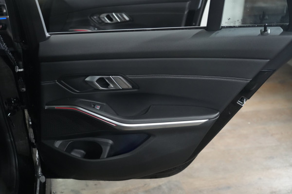 2022 BMW 3 Series 30i M Sport Touring SUV image 32
