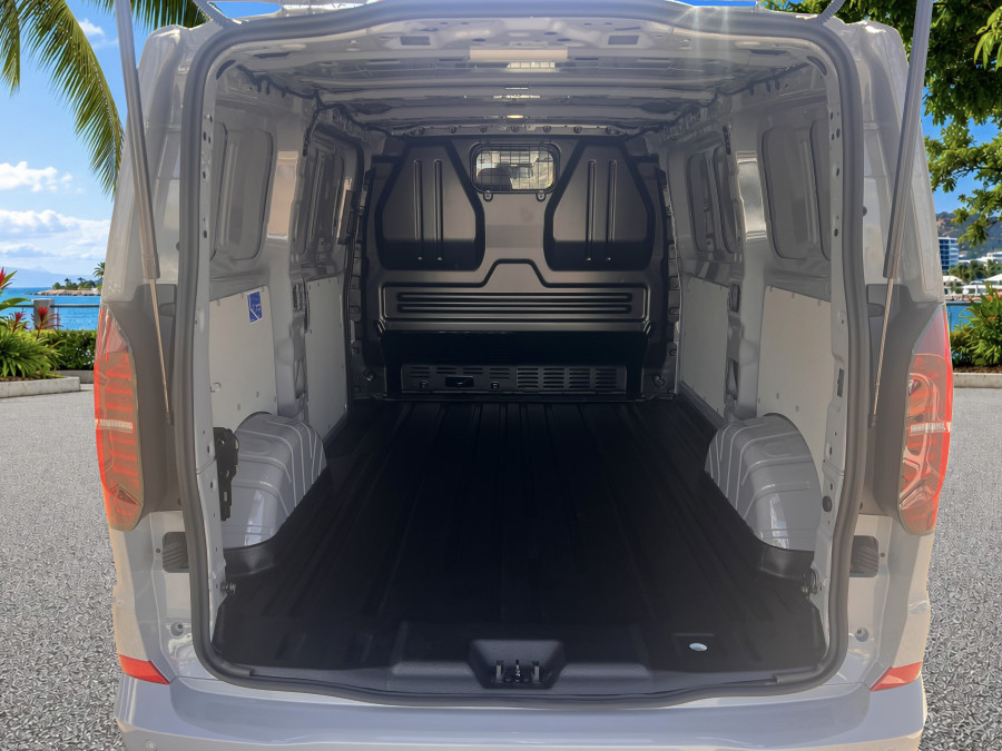 2026 MY25 Volkswagen Transporter NSN TDI 125kW Van Image 11