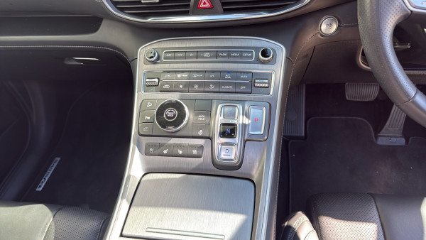 2023 Hyundai Santa Fe TM.V4 Highlander SUV image 17