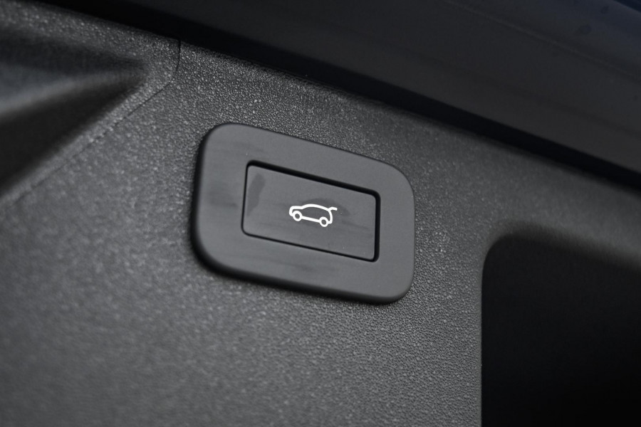 2025 MY25.5 Land Rover Discovery Sport L550 P300e Dynamic SE SUV
