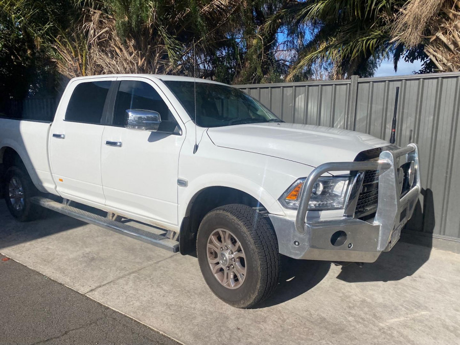 2017 Ram 2500  Laramie Ute Image 3