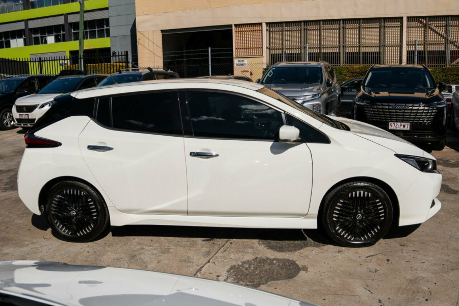 2023 Nissan LEAF ZE1  Hatch Image 6