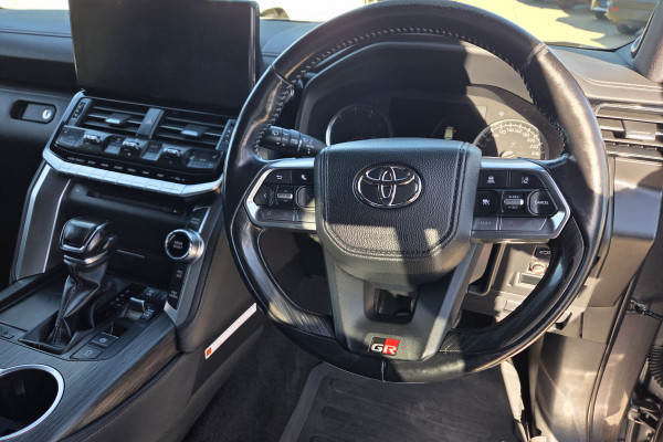2022 Toyota LandCruiser FJA300R GR Sport SUV Image 18