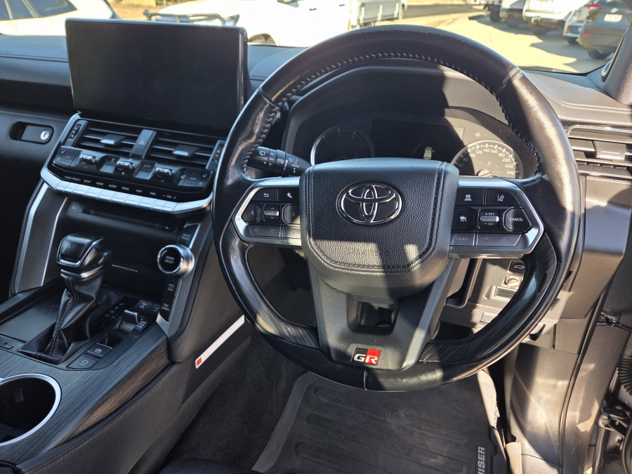 2022 Toyota LandCruiser FJA300R GR Sport SUV Image 18