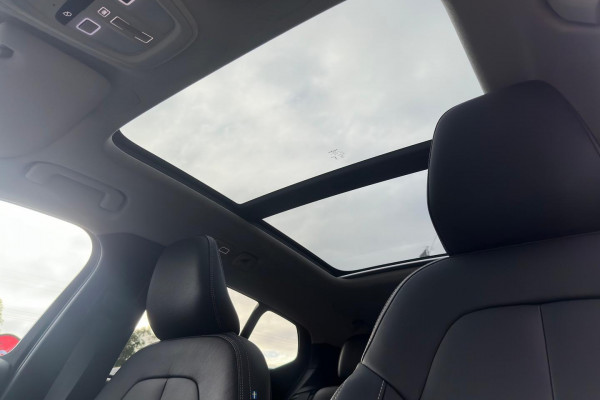 2025 MY26 Volvo XC40 XZ Ultra B4 Bright SUV Image 20