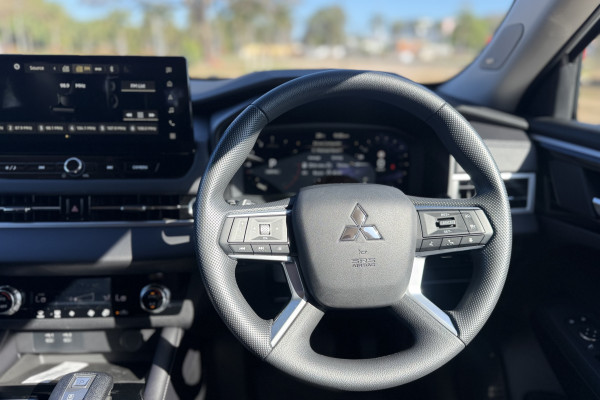 2026 Mitsubishi Outlander ZM ES SUV Image 11