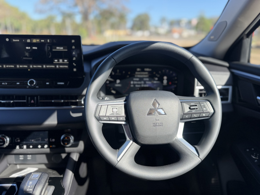 2026 Mitsubishi Outlander ZM ES SUV Image 11