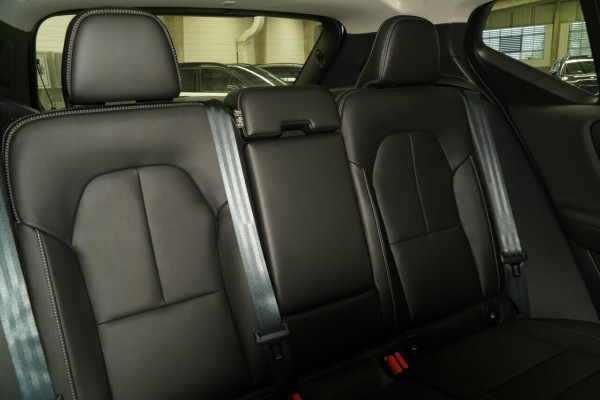2025 Volvo XC40 XZ Plus B4 Special Edition SUV Image 9