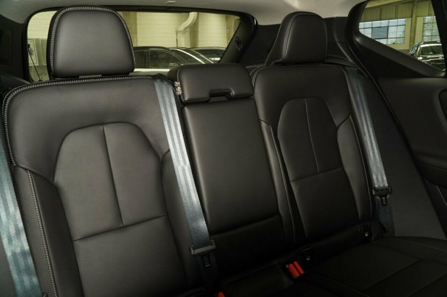 2025 Volvo XC40 XZ Plus B4 Special Edition SUV Image 9
