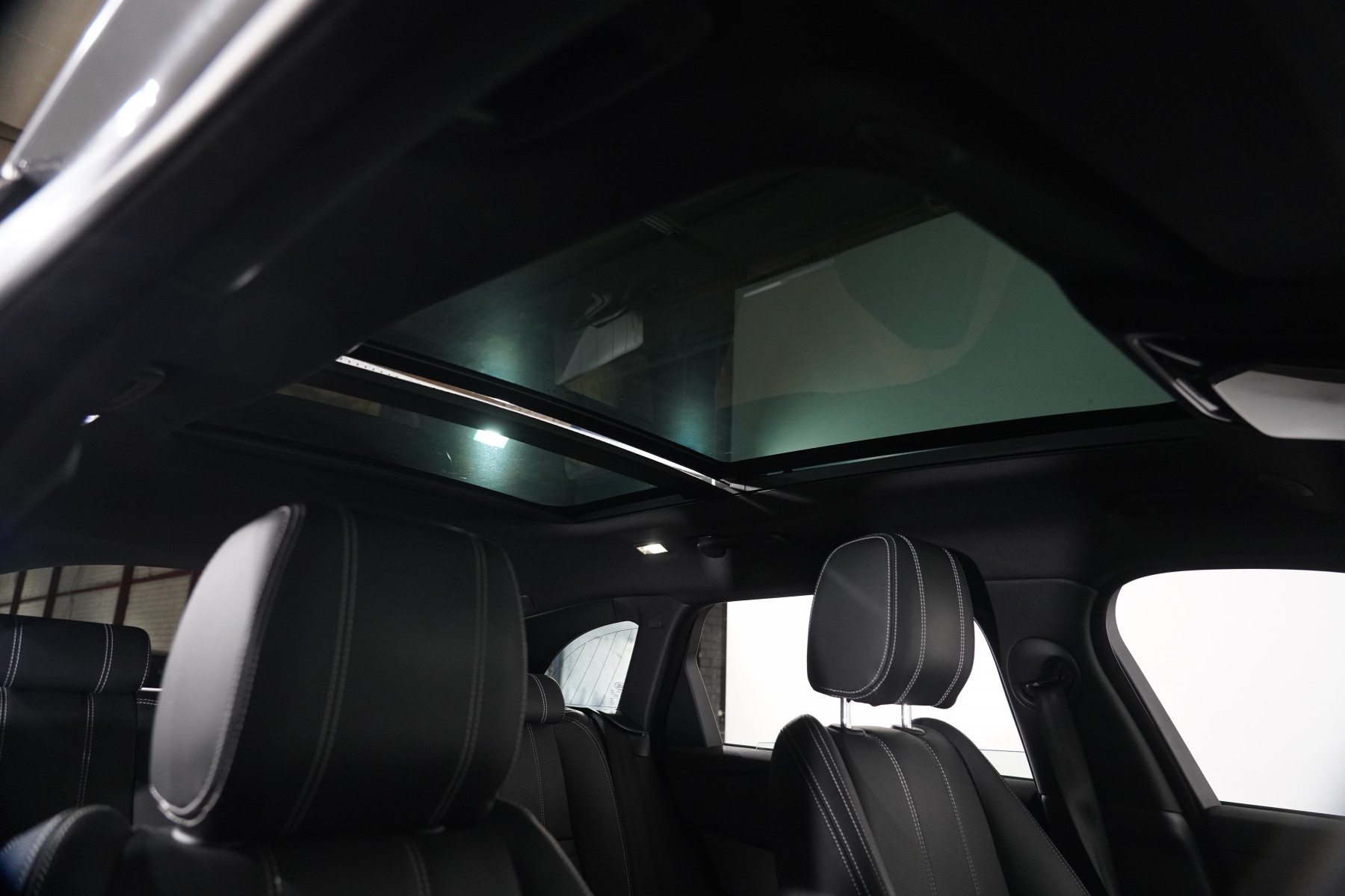 2021 Land Rover Range Rover Velar Velar P250 R-Dynamic S (184kw) SUV Image 27