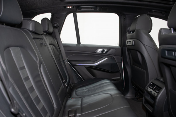 2021 BMW X5 xDrive25d SUV Image 3