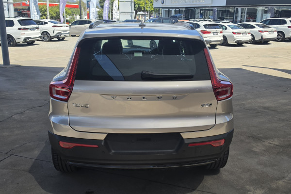 2023 Volvo XC40 XZ Ultimate B5 Dark SUV Image 6