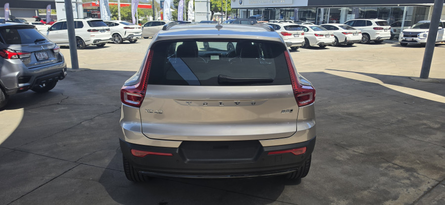 2023 Volvo XC40 XZ Ultimate B5 Dark SUV Image 6