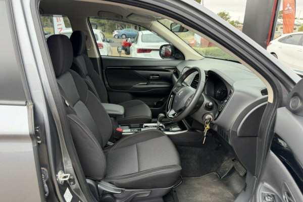 2019 Mitsubishi Outlander ZL ES SUV Image 24