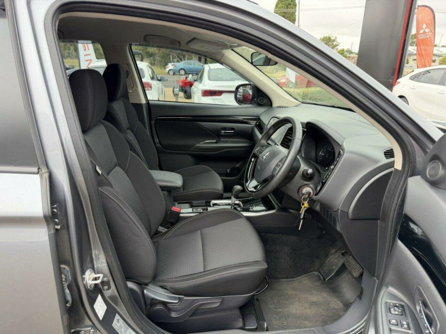 2019 Mitsubishi Outlander ZL ES SUV Image 24