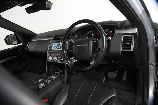 2020 Land Rover Discovery Series 5 SDV6 Landmark SUV image 11