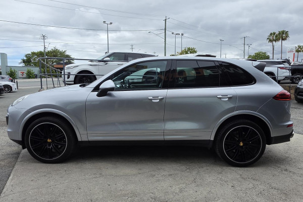 2016 MY17 Porsche Cayenne 92A Platinum Edition SUV Image 12
