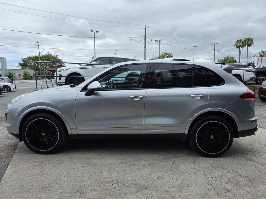 2016 MY17 Porsche Cayenne 92A Platinum Edition SUV Image 12