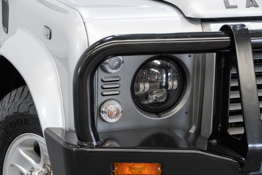 2013 Land Rover Defender 110 (4x4) SUV Image 2