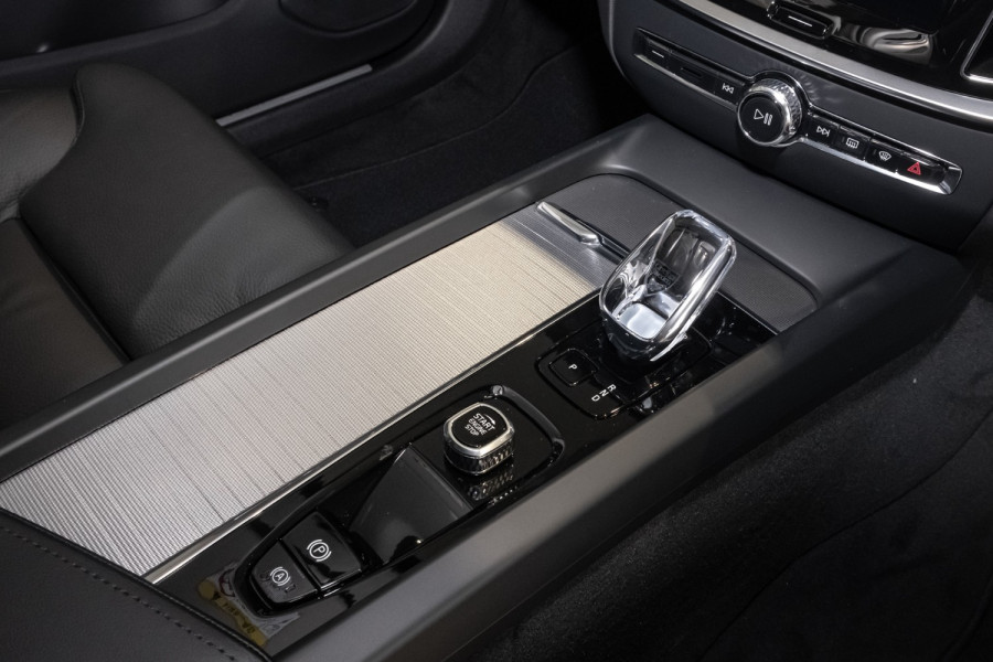 2025 Volvo V60 Cross Country Z Series Ultra B5 Bright Wagon Image 15