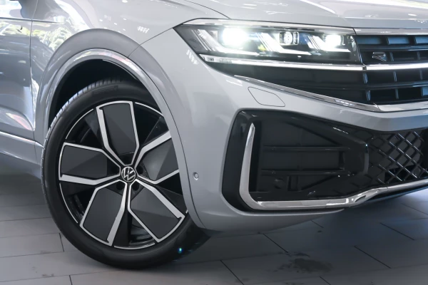 2025 Volkswagen Touareg RC 210TDI R-Line SUV Image 6
