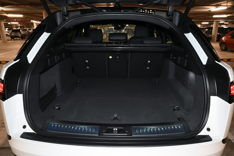2026 MY25 Land Rover Range Rover Velar L560 P250 Dynamic SE SUV