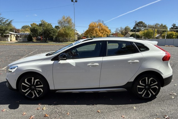 2017 MY18 Volvo V40 Cross Country M Series D4 Pro Hatch Image 6