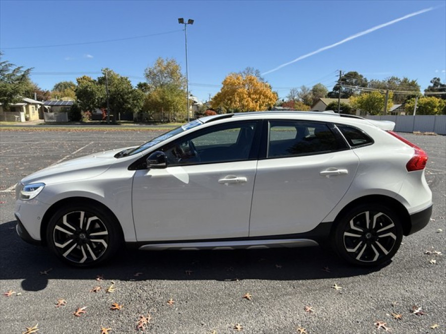 2017 MY18 Volvo V40 Cross Country M Series D4 Pro Hatch Image 6