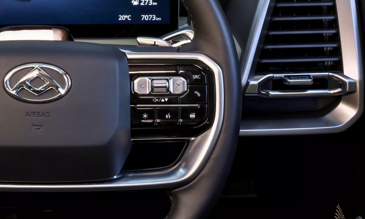 HEATED STEERING WHEEL (EVOLVE ONLY) Image
