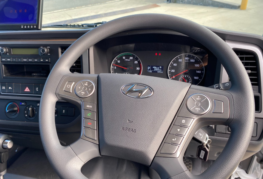 2023 MY21 Hyundai Mighty EX4 Cab Chassis Image 16