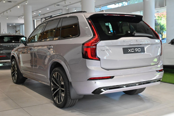 2026 Volvo XC90 L Series Ultra B5 Dark SUV Image 4