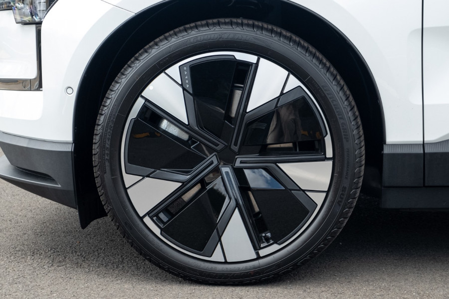 2024 Volvo EX30  Twin Motor Performance Ultra SUV Image 21