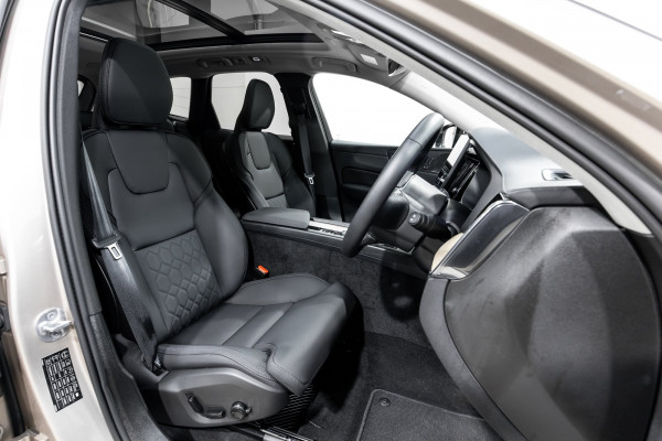 2026 Volvo XC60 UZ B5 Ultra Dark 2.0P, Mild Hybrid SUV Image 19