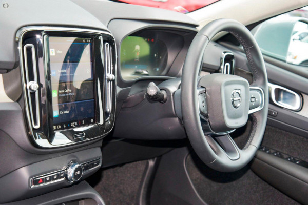 2025 MY26 Volvo XC40 XZ Ultra B4 Bright SUV Image 7