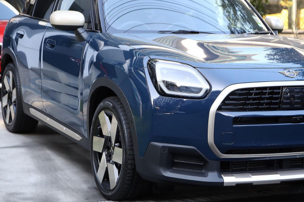 2026 MINI Countryman U25 S Favoured SUV image 18