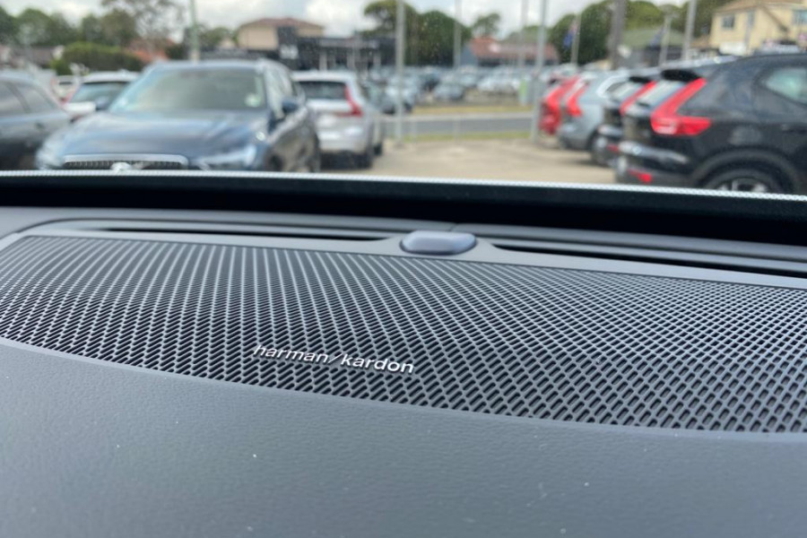 2020 Volvo XC90 L Series T6 R-Design Suv Image 16