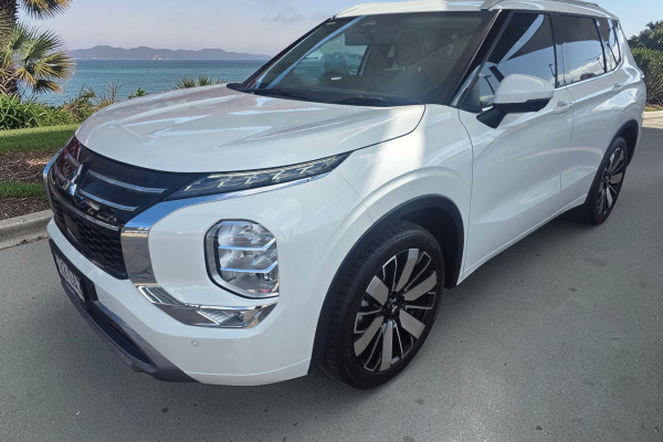 2025 Mitsubishi Outlander ZM Exceed SUV Image 3