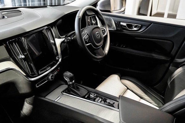 2019 MY20 Volvo V60 F-Series T5 Inscription Wagon Image 5