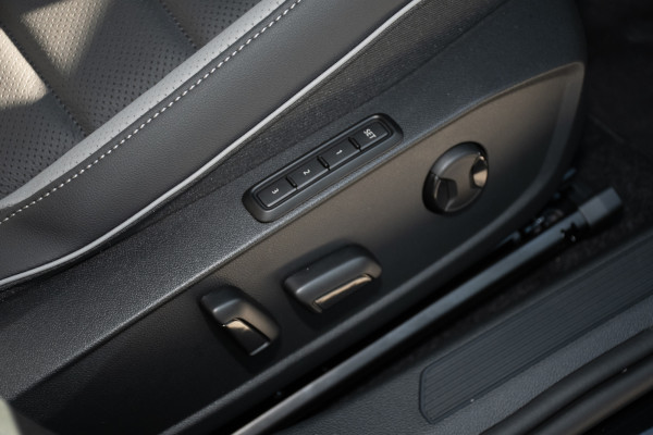 2026 Volkswagen Golf 8.5 110TSI R-Line Hatch Image 20