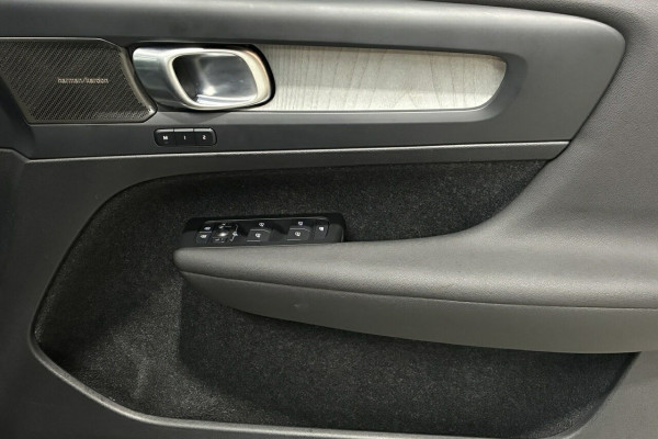 2025 Volvo XC40 XZ Plus B4 SUV Image 11