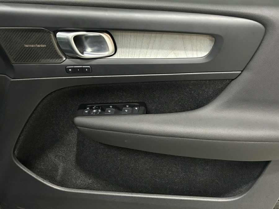 2025 Volvo XC40 XZ Plus B4 SUV Image 11