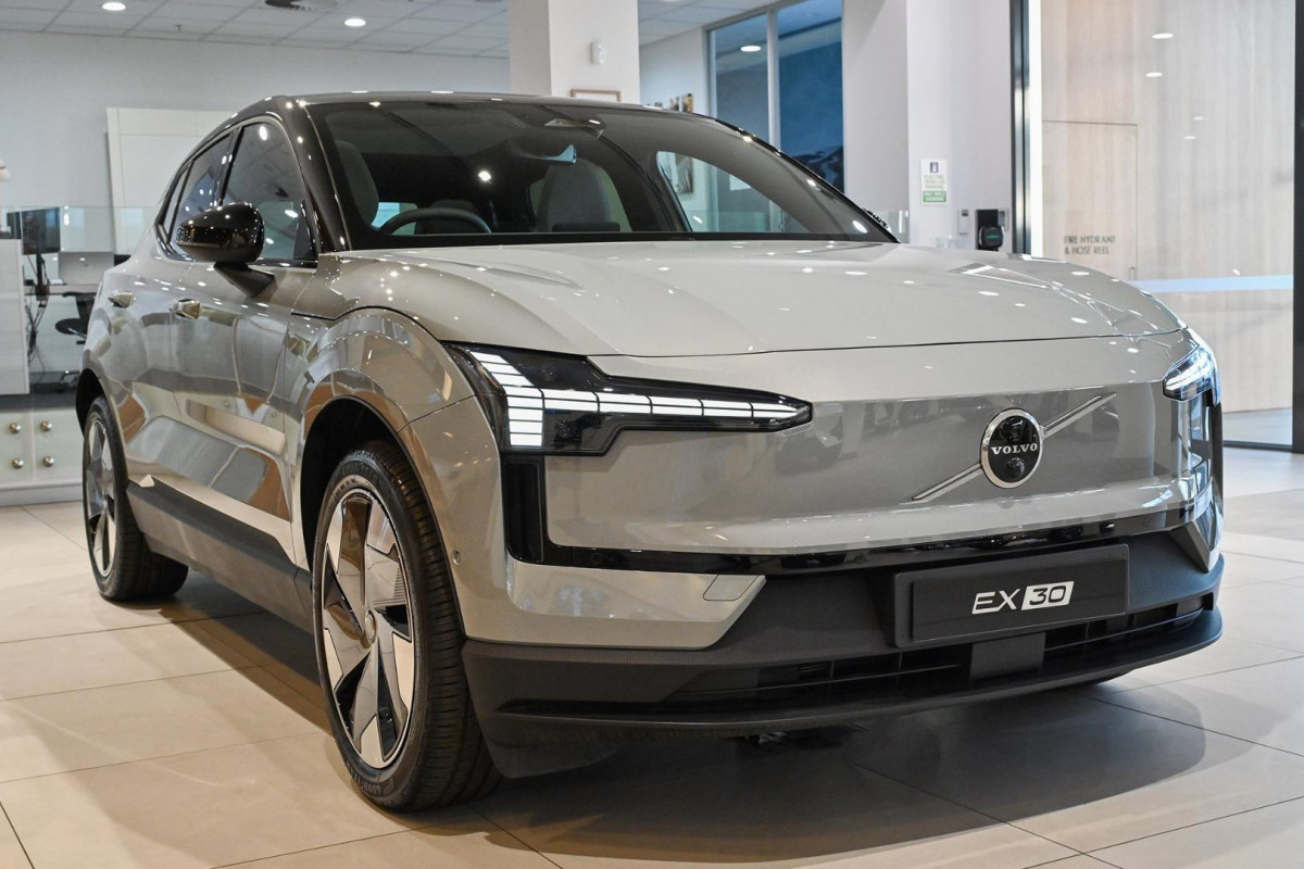 2026 Volvo EX30  Single Motor Extended Range Ultra SUV