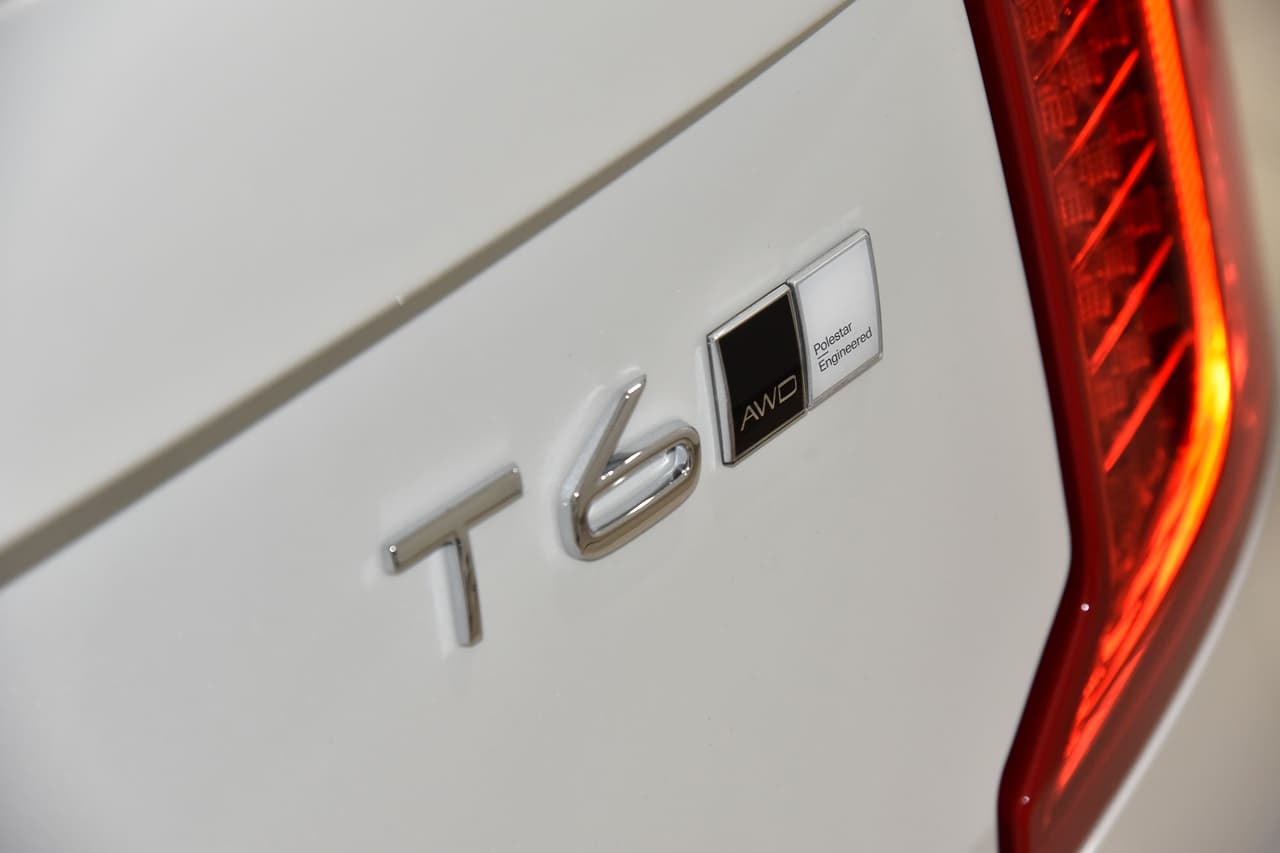 2021 Volvo XC90 L Series T6 R-Design SUV Image 7