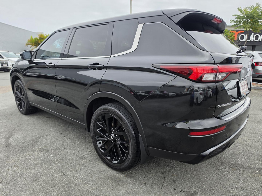 2023 Mitsubishi Outlander ZM Black Edition SUV Image 9