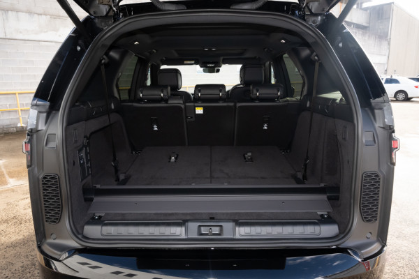 2026 Land Rover Discovery Series 5 D350 Dynamic SE SUV image 21